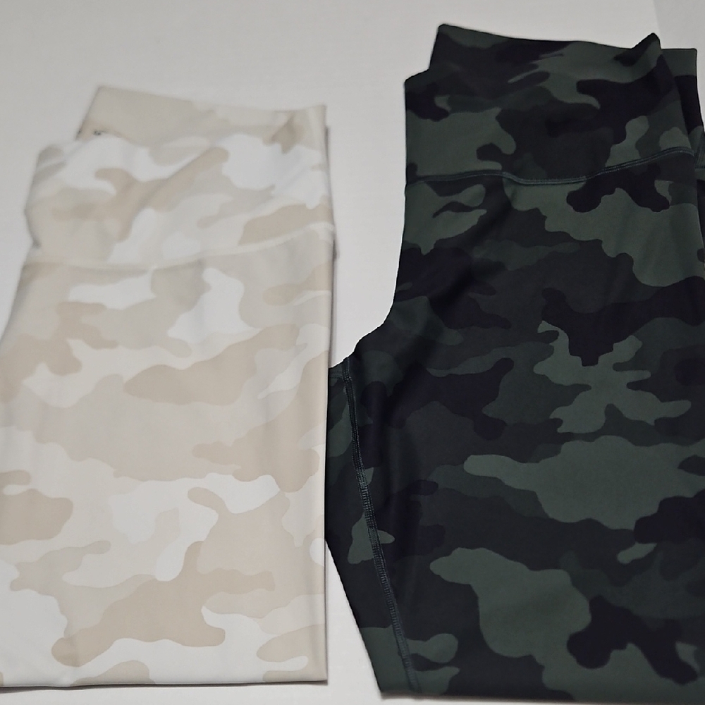 Old Navy Womens Camouflage Leggings - Cream Green and Black Size XL